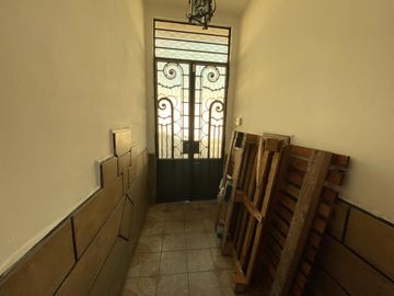 Casa-Terreno de 4 ambientes en Paternal