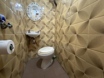 Casa-Terreno de 4 ambientes en Paternal
