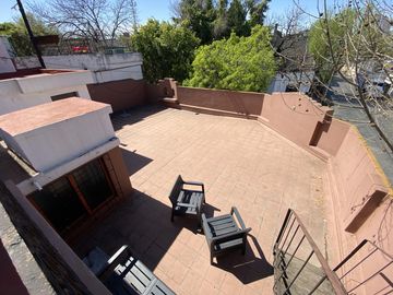 Casa-Terreno de 4 ambientes en Paternal