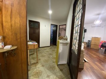 Casa-Terreno de 4 ambientes en Paternal