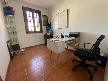 Casa-Terreno de 4 ambientes en Paternal