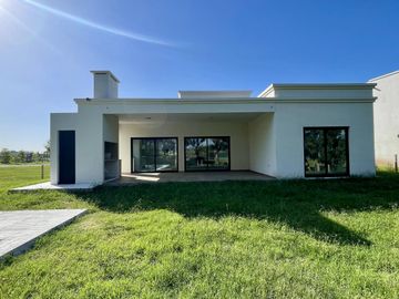 Casa en Venta en El Naudir - 6 ambientes - Piscina
