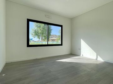Casa en Venta en El Naudir - 6 ambientes - Piscina