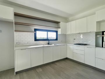 Casa en Venta en El Naudir - 6 ambientes - Piscina