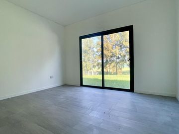 Casa en Venta en El Naudir - 6 ambientes - Piscina