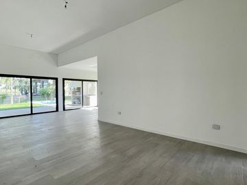 Casa en Venta en El Naudir - 6 ambientes - Piscina