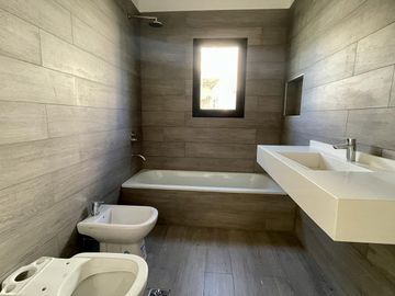 Casa en Venta en El Naudir - 6 ambientes - Piscina