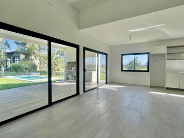 Casa en Venta en El Naudir - 6 ambientes - Piscina