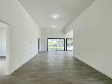 Casa en Venta en El Naudir - 6 ambientes - Piscina