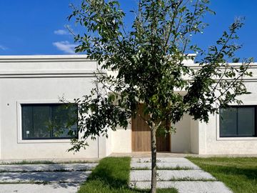 Casa en Venta en El Naudir - 6 ambientes - Piscina