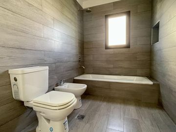 Casa en Venta en El Naudir - 6 ambientes - Piscina