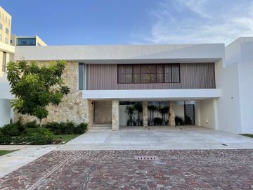 CASA EN VENTA MÉRIDA, ALTABRISA