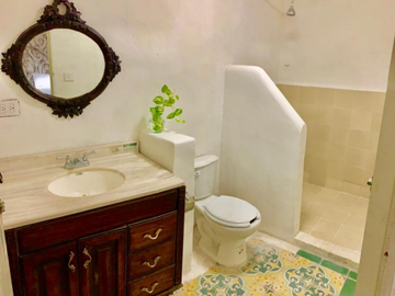 CASA EN VENTA MERIDA, EN ESQUINA CENTRO