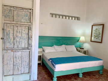 CASA EN VENTA MERIDA, EN ESQUINA CENTRO