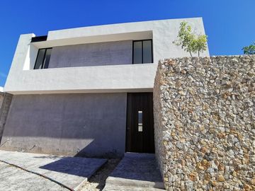 CASA EN VENTA MÉRIDA, PRIVADA EN ZONA NORTE