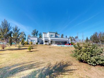 Casa en Countries/B.Cerrado (La Plata)