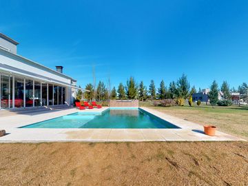 Casa en Countries/B.Cerrado (La Plata)