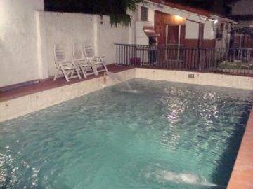 Chalet 3 dorm c/garage y fondo libre. Banfield Este.