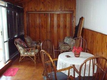 Chalet 3 dorm c/garage y fondo libre. Banfield Este.