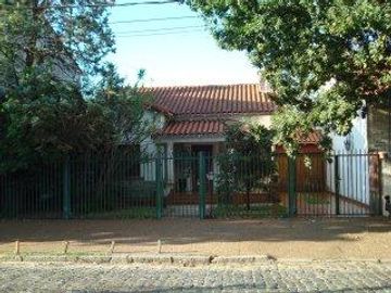 Chalet 3 dorm c/garage y fondo libre. Banfield Este.