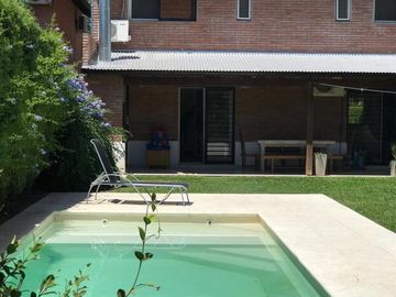 Casa de 3 dormitorios- con pileta - Aldea