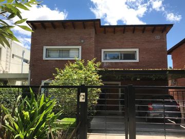 Casa de 3 dormitorios- con pileta - Aldea