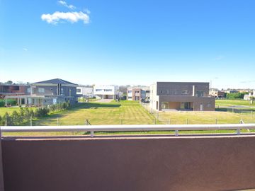 Casa 4 Ambientes, 2 Plantas - Fincas de Hudson, Barrio Cerrado, Berazategui