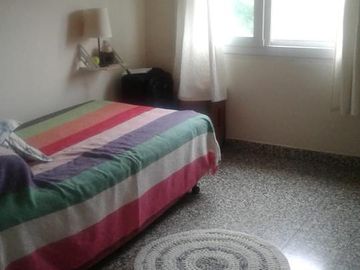 Luminoso depto de 3 amb. en Lomas de San Isidro con patio.
