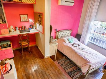 VENTA - Casa al frente de 3 dormitorios, cochera y jardín - Azcuénaga, Rosario.