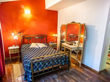 VENTA - Casa al frente de 3 dormitorios, cochera y jardín - Azcuénaga, Rosario.