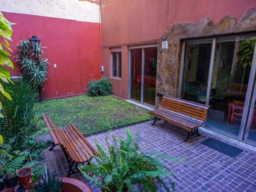 VENTA - Casa al frente de 3 dormitorios, cochera y jardín - Azcuénaga, Rosario.