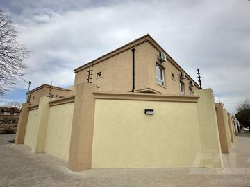 Casa PH en Ituzaingó 5 ambientes con patio y parrilla, 4 dormitorios, 2 baños