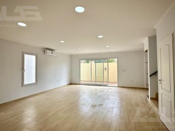 Casa PH en Ituzaingó 5 ambientes con patio y parrilla, 4 dormitorios, 2 baños