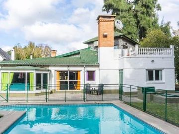 Casa en venta - 4 Dormitorios 4 Baños - 880Mts2 - Pilar