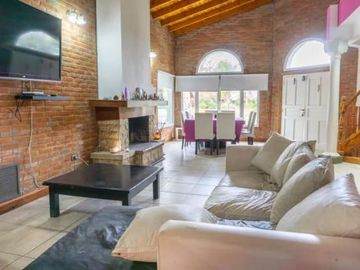 Casa en venta - 4 Dormitorios 4 Baños - 880Mts2 - Pilar