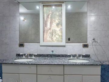 Casa en venta - 4 Dormitorios 4 Baños - 880Mts2 - Pilar