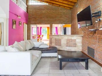 Casa en venta - 4 Dormitorios 4 Baños - 880Mts2 - Pilar