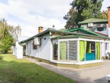 Casa en venta - 4 Dormitorios 4 Baños - 880Mts2 - Pilar
