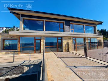 Departamento en venta de 5 ambientes en Bariloche sobre costa de lago