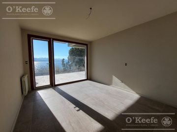 Departamento en venta de 5 ambientes en Bariloche sobre costa de lago