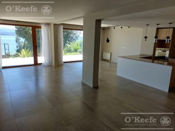 Departamento en venta de 5 ambientes en Bariloche sobre costa de lago