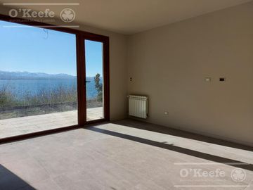 Departamento en venta de 5 ambientes en Bariloche sobre costa de lago
