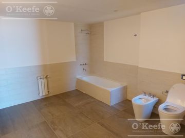 Departamento en venta de 5 ambientes en Bariloche sobre costa de lago