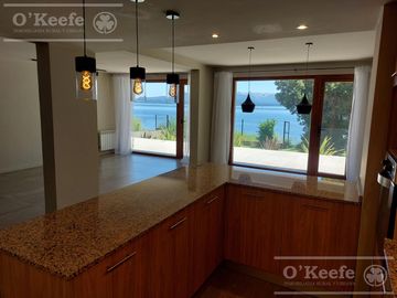 Departamento en venta de 5 ambientes en Bariloche sobre costa de lago