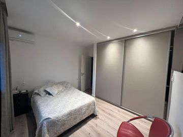 Casa en venta - 4 Dormitorios 3 Baños - 800Mts2 - Lagos de San Eliseo