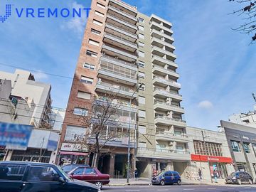Av Rivadavia al 6100  monoambiente divisible en venta en Caballito con balcon