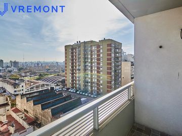 Av Rivadavia al 6100  monoambiente divisible en venta en Caballito con balcon