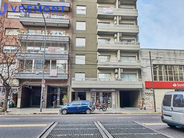 Av Rivadavia al 6100  monoambiente divisible en venta en Caballito con balcon