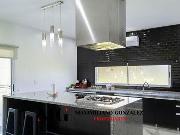 Casa en venta, 6 ambientes. Terralagos, Canning
