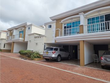Vendo casa conjunto  Castellana Real